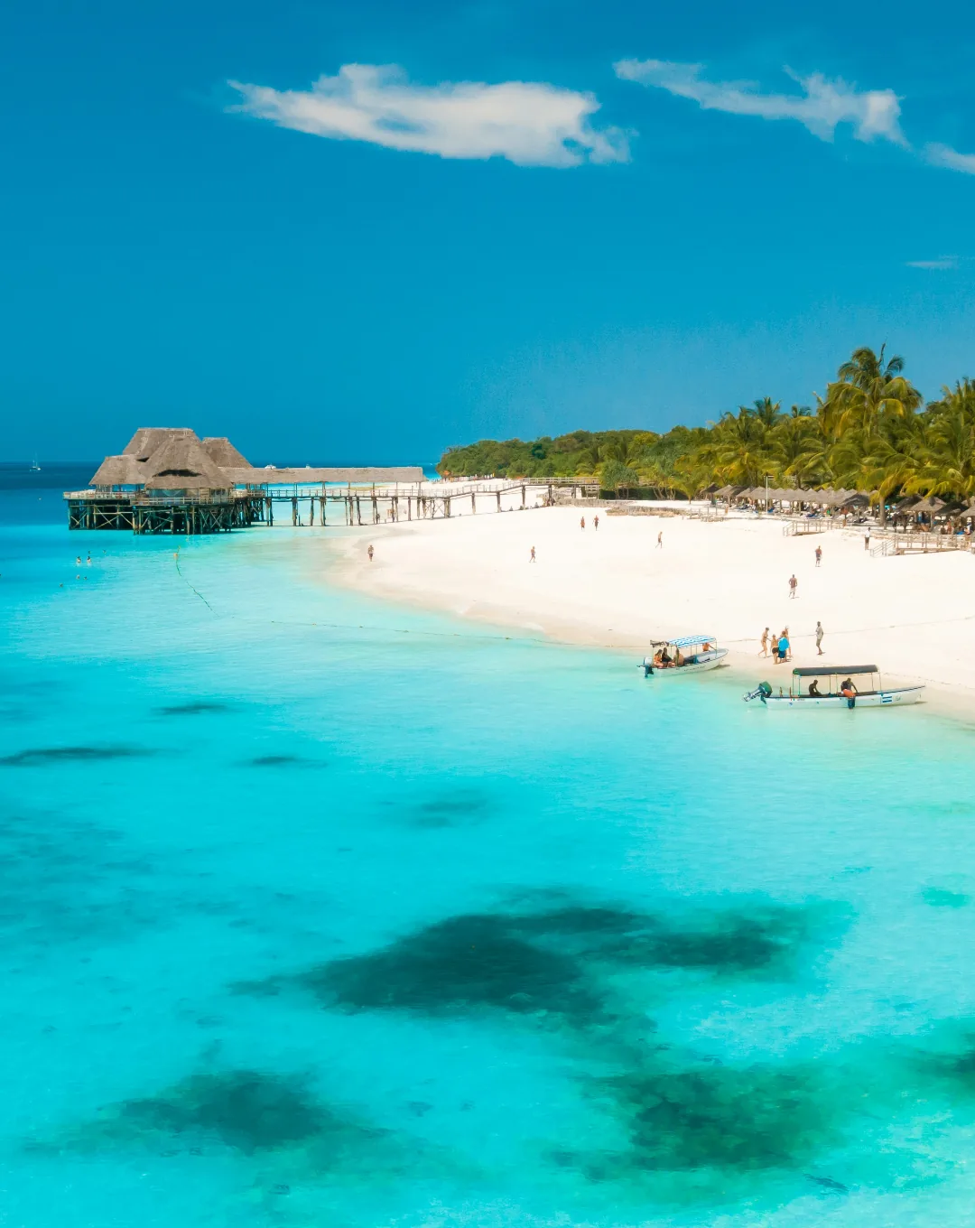 Beach and turquoise water in Zanzibar